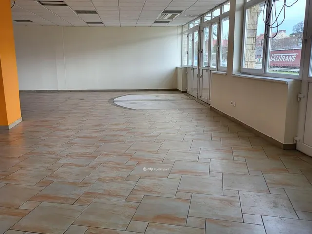 Eladó kereskedelmi és ipari ingatlan Debrecen 1000 nm