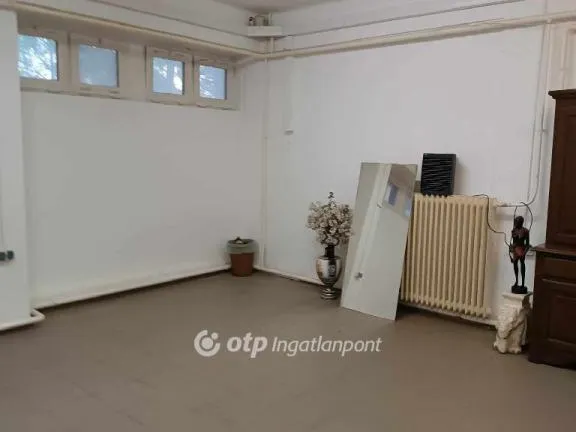 Eladó kereskedelmi és ipari ingatlan Tiszavasvári 400 nm