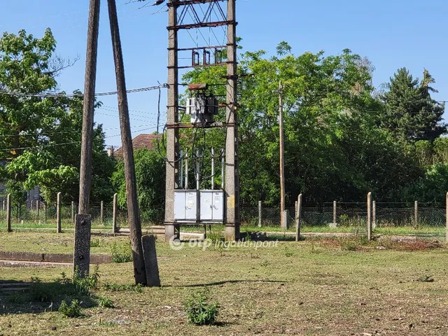 Eladó kereskedelmi és ipari ingatlan Tetétlen 600 nm