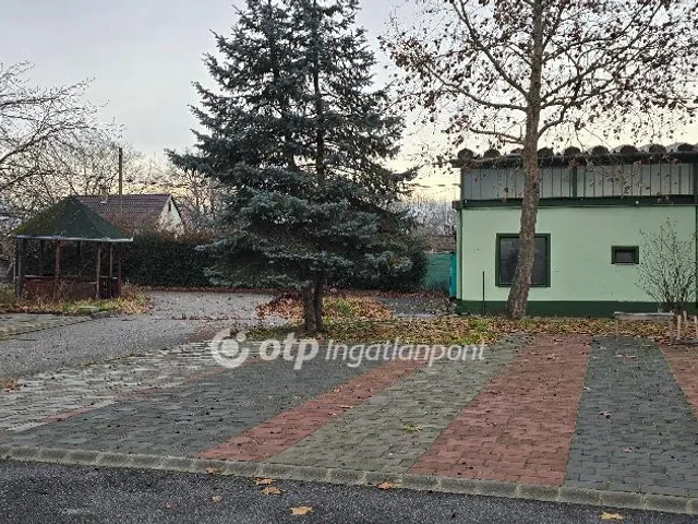 Eladó kereskedelmi és ipari ingatlan Debrecen 144 nm