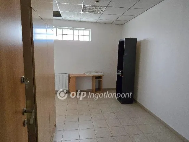 Kiadó kereskedelmi és ipari ingatlan Debrecen 510 nm
