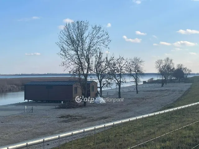 Eladó nyaraló Sarud 45 nm