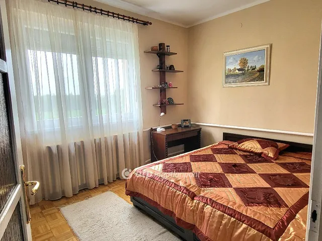 Eladó ház Mikepércs 200 nm