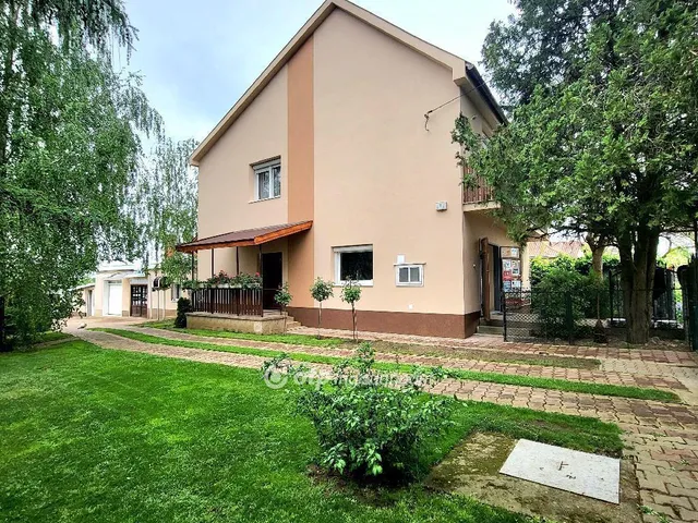 Eladó ház Mikepércs 200 nm