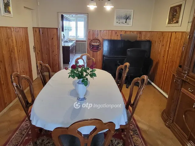 Eladó ház Mikepércs 200 nm