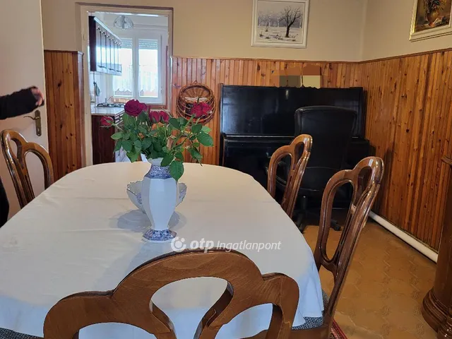 Eladó ház Mikepércs 200 nm