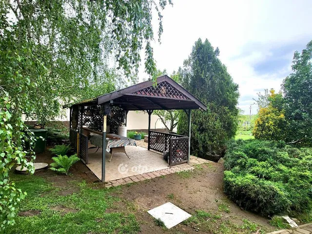 Eladó ház Mikepércs 200 nm