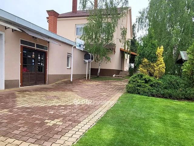 Eladó ház Mikepércs 200 nm