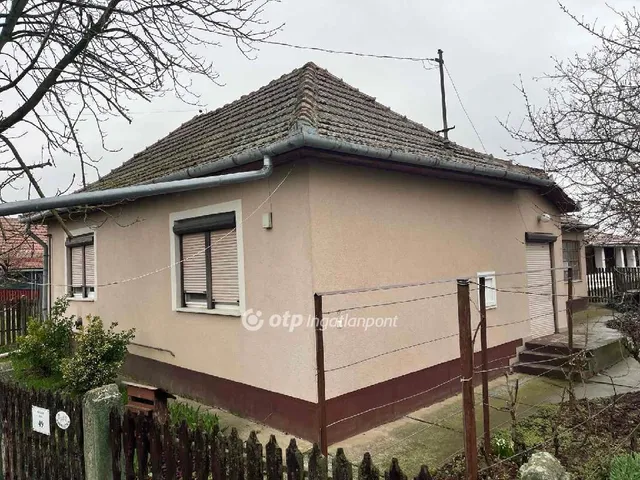 Eladó ház Zsáka 84 nm
