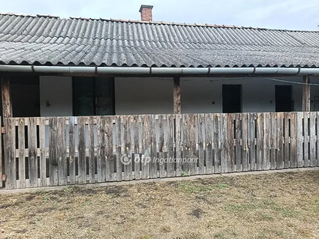 Eladó ház Kaba 100 nm