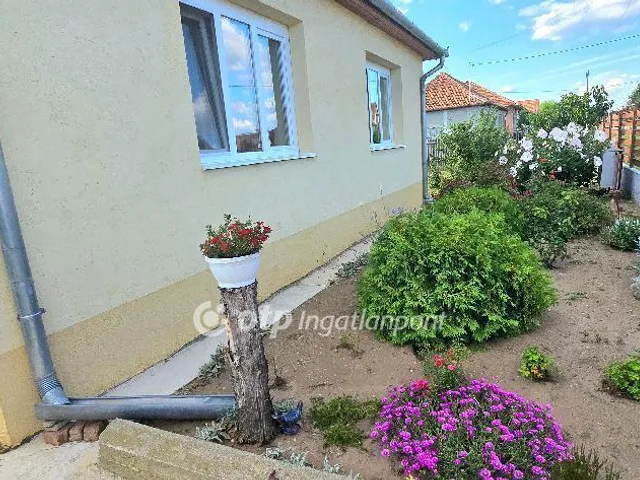 Eladó ház Téglás 66 nm