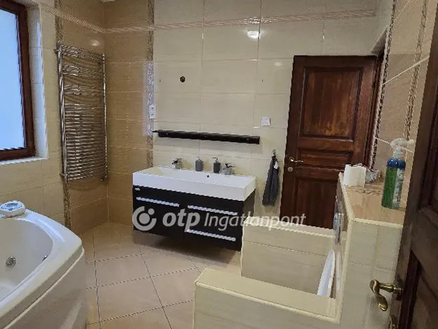 Eladó ház Debrecen 300 nm