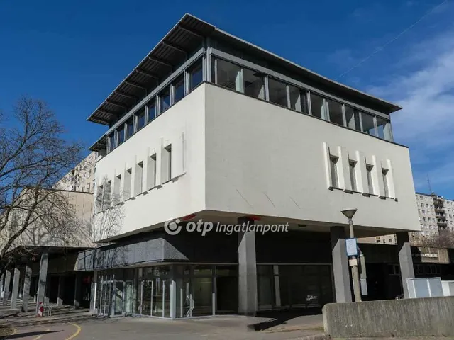 Eladó kereskedelmi és ipari ingatlan Debrecen 700 nm