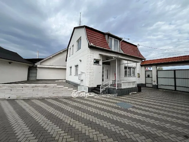 Eladó kereskedelmi és ipari ingatlan Hajdúböszörmény 1235 nm