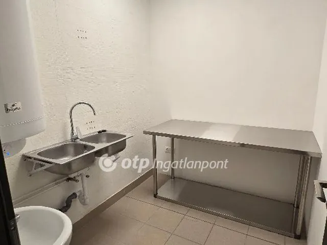 Eladó kereskedelmi és ipari ingatlan Hajdúböszörmény 80 nm