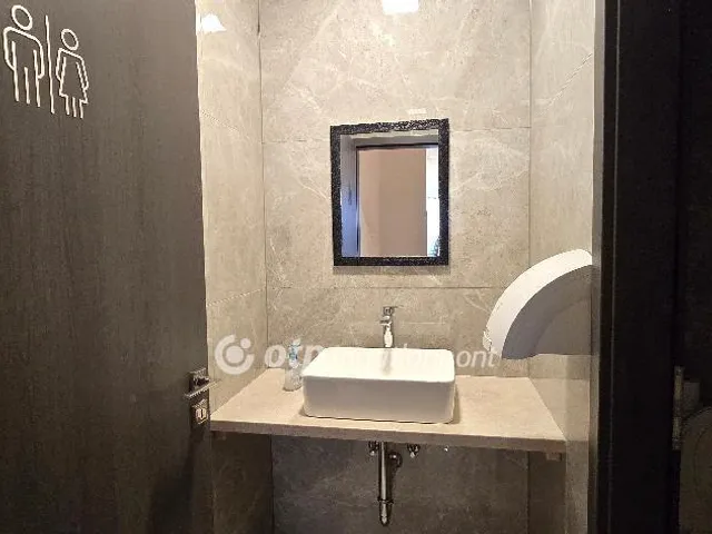 Eladó kereskedelmi és ipari ingatlan Hajdúböszörmény 80 nm