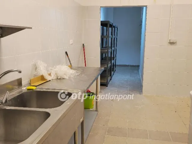 Eladó kereskedelmi és ipari ingatlan Hajdúböszörmény 80 nm