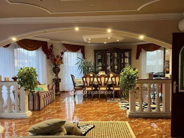 Eladó ház Hosszúpályi 300 nm