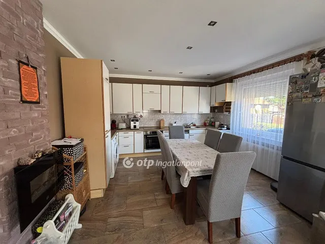 Eladó ház Hajdúböszörmény, Középkert 170 nm