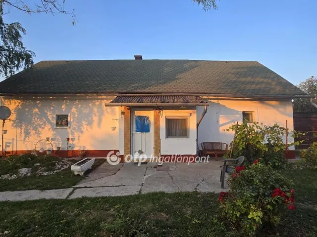 Eladó ház Tetétlen 64 nm