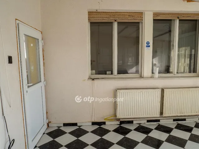 Eladó ház Debrecen, Pércsikert 460 nm