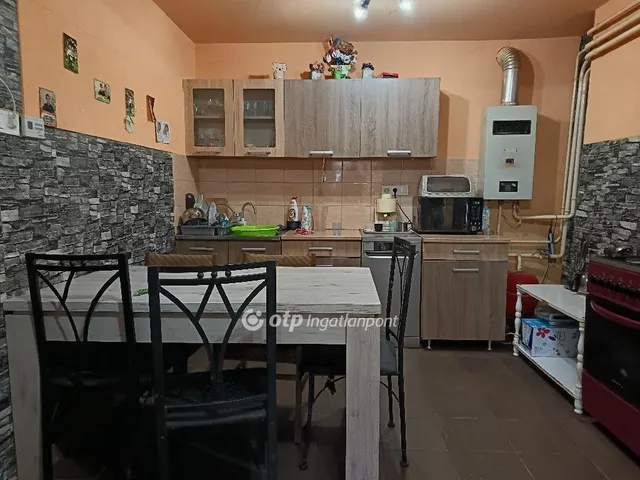 Eladó ház Zsáka 77 nm