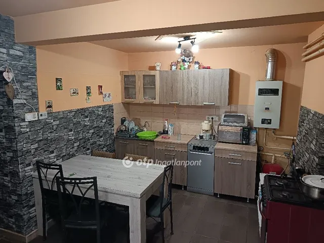 Eladó ház Zsáka 77 nm
