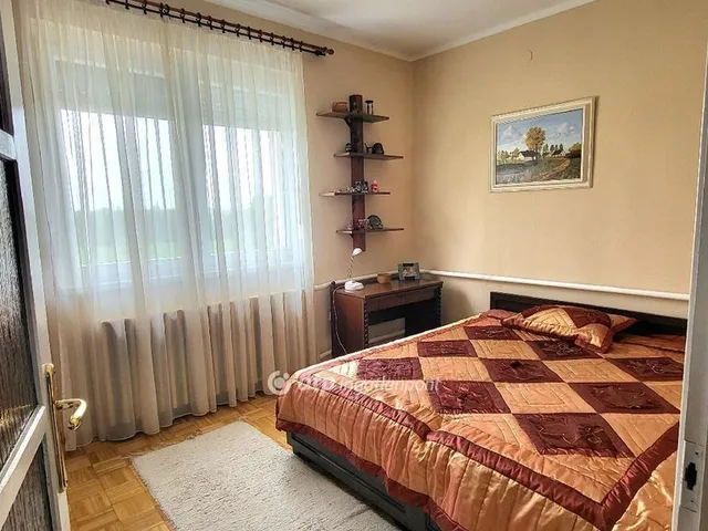 Eladó ház Mikepércs 200 nm