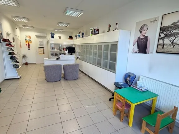 Eladó kereskedelmi és ipari ingatlan Debrecen 104 nm