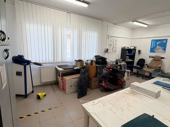 Eladó kereskedelmi és ipari ingatlan Debrecen 104 nm