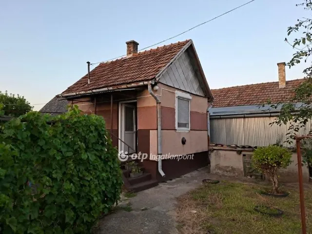 Eladó ház Vámospércs 77 nm