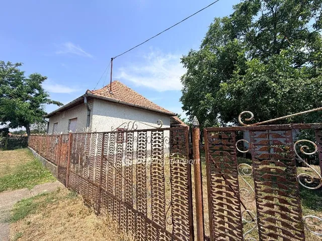 Eladó ház Zsáka 105 nm