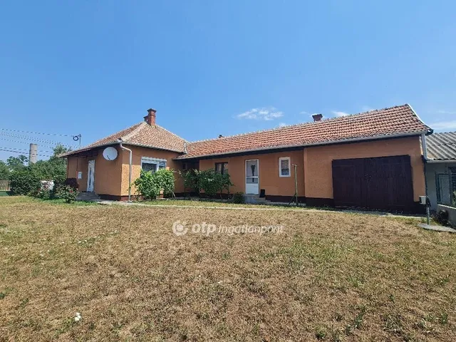 Eladó ház Tiszacsege 63 nm