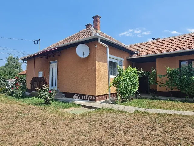 Eladó ház Tiszacsege 63 nm