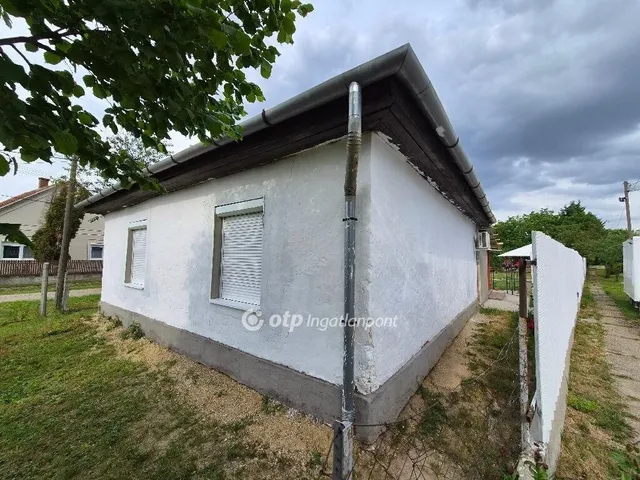 Eladó ház Tiszacsege 80 nm