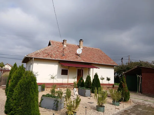 Eladó ház Tiszacsege 70 nm