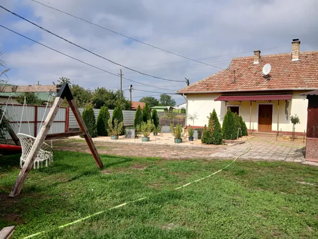 Eladó ház Tiszacsege 70 nm