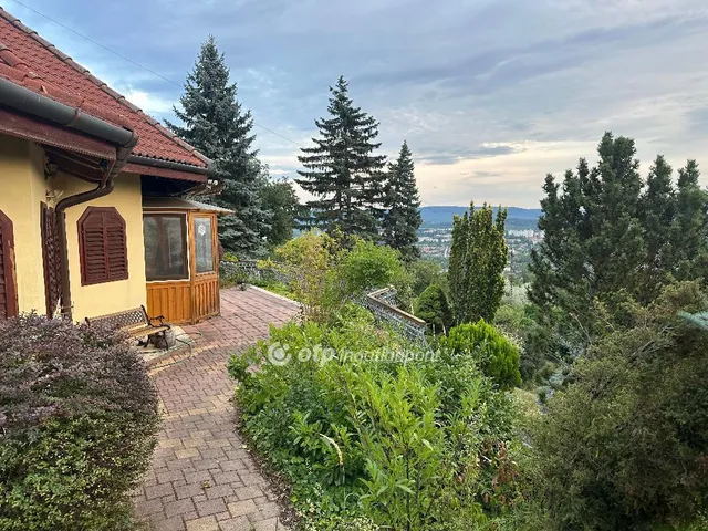 Eladó ház Tatabánya 280 nm