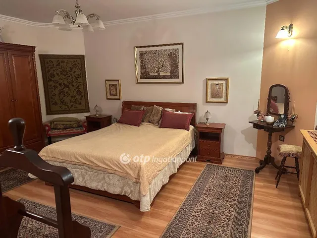 Eladó ház Tatabánya 280 nm