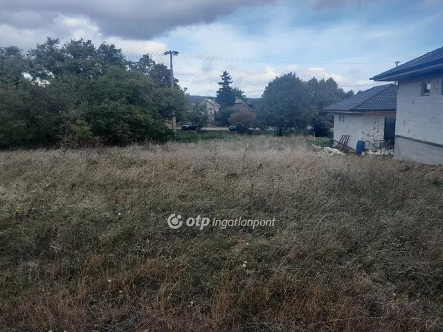 Eladó telek Szár 1028 nm