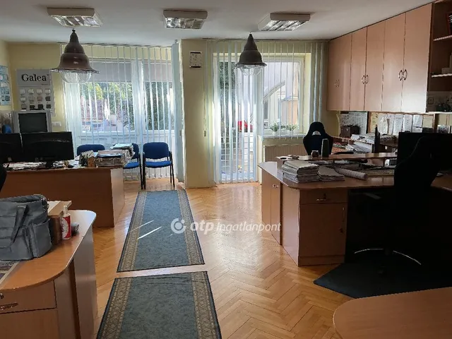 Eladó kereskedelmi és ipari ingatlan Nyíregyháza 93 nm