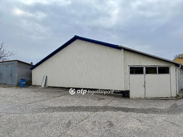 Kiadó kereskedelmi és ipari ingatlan Nyíregyháza 190 nm