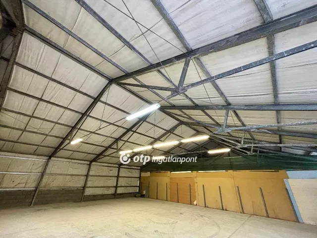 Kiadó kereskedelmi és ipari ingatlan Nyíregyháza 190 nm