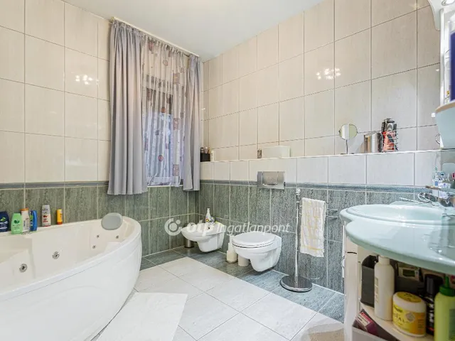 Eladó ház Budapest XVII. kerület, Rákoscsaba-Újtelep 360 nm