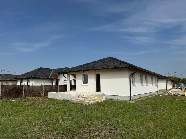 Eladó ház Szigetcsép 112 nm