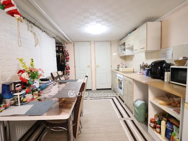 Eladó ház Budapest XVIII. kerület, Szemeretelep 165 nm