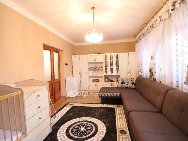 Eladó ház Budapest XVIII. kerület, Szemeretelep 165 nm