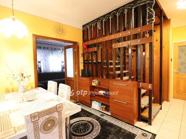 Eladó ház Budapest XVIII. kerület, Szemeretelep 165 nm