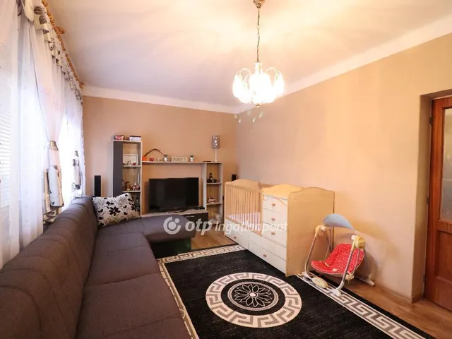 Eladó ház Budapest XVIII. kerület, Szemeretelep 165 nm