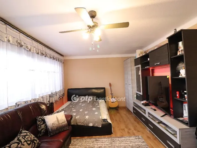 Eladó ház Budapest XVIII. kerület, Szemeretelep 165 nm